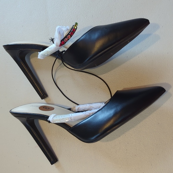 Nine West, black heel slides with rainbow rhinestone strap. 8 - Picture 6 of 10